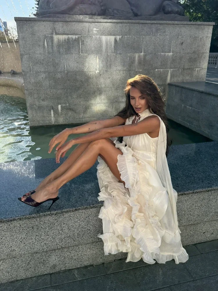 Модное женское платье макси без рукавов цвета слоновой кости с оборками по низу, свободное, однотонное, длинное, для отпуска и отдыха, коллекция Весна-Лето 2026
Модное женское платье макси без рукавов цвета слоновой кости с оборками по низу, свободное, однотонное, длинное, для отпуска и отдыха, коллекция Весна-Лето 2026