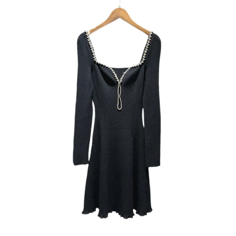 High Quality Knitted Dress 2023 Autumn Winter Style Ladies Sexy Square Collar Crystal Beading Deco Long Sleeve Sweater Dress
High Quality Knitted Dress 2023 Autumn Winter Style Ladies Sexy Square Collar Crystal Beading Deco Long Sleeve Sweater Dress