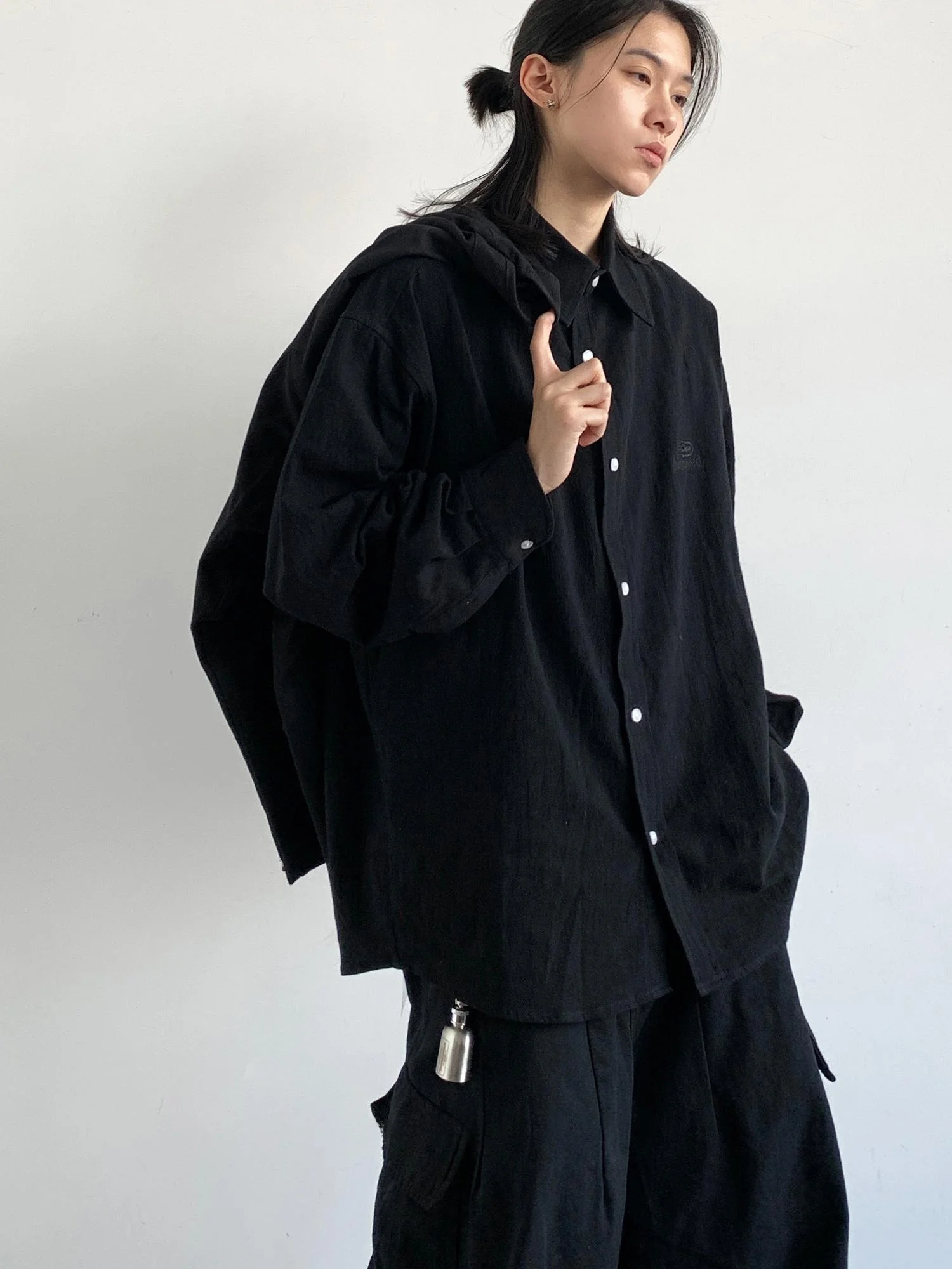 Spring New Sle Japanese Simple Basic Long Sve irt Men's Loose Casual Workwear irt Embroidery ex Faion
Spring New Sle Japanese Simple Basic Long Sve irt Men's Loose Casual Workwear irt Embroidery ex Faion