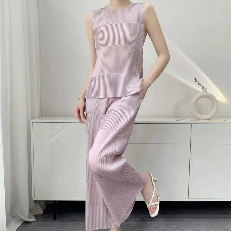 Miyake Pleated T-Shirt 2026 Summer New Simple Sleeveless Vest Top Elastic Straight Pants Women Casual Commuter Non-Iron Clothing
Miyake Pleated T-Shirt 2026 Summer New Simple Sleeveless Vest Top Elastic Straight Pants Women Casual Commuter Non-Iron Clothing