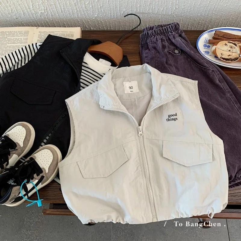 Детский жилет, осень 2023, новая корейская версия, однотонный жилет в западном стиле для мальчиков, детский топ без рукавов на открытом воздухе
Детский жилет, осень 2023, новая корейская версия, однотонный жилет в западном стиле для мальчиков, детский топ без рукавов на открытом воздухе