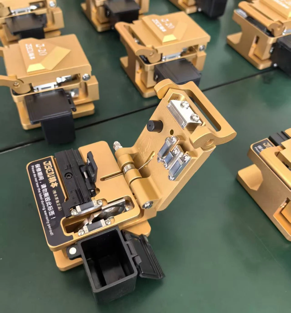 Высокоточный резак для оптоволокна J-20, скалыватель для оптического волокна, сварочный аппарат для оптического волокна, режущий нож FTTH
Высокоточный резак для оптоволокна J-20, скалыватель для оптического волокна, сварочный аппарат для оптического волокна, режущий нож FTTH