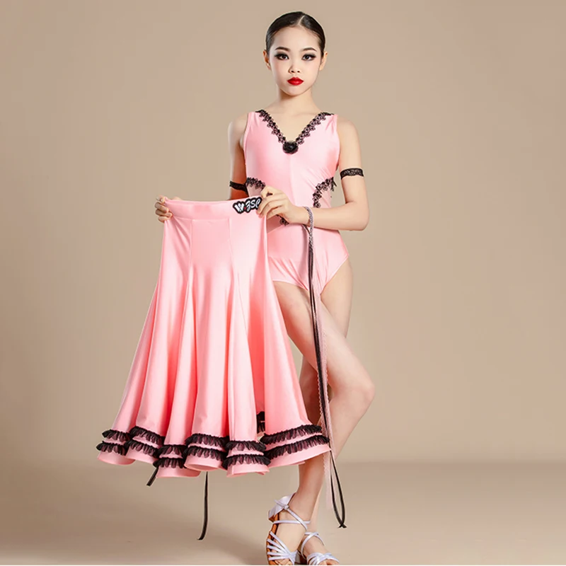 Детское платье для бальных танцев без рукавов с открытой спиной и бантом для девочек, современная танцевальная одежда, вальс, социальные танцы, большая юбка с рыбьей косточкой, костюмы
Детское платье для бальных танцев без рукавов с открытой спиной и бантом для девочек, современная танцевальная одежда, вальс, социальные танцы, большая юбка с рыбьей косточкой, костюмы