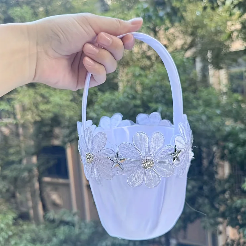 Romantic Autumnal Bride Home Decor Elegant Flower Girl Basket Beautiful And Graceful Basket for Wedding Theme
Romantic Autumnal Bride Home Decor Elegant Flower Girl Basket Beautiful And Graceful Basket for Wedding Theme