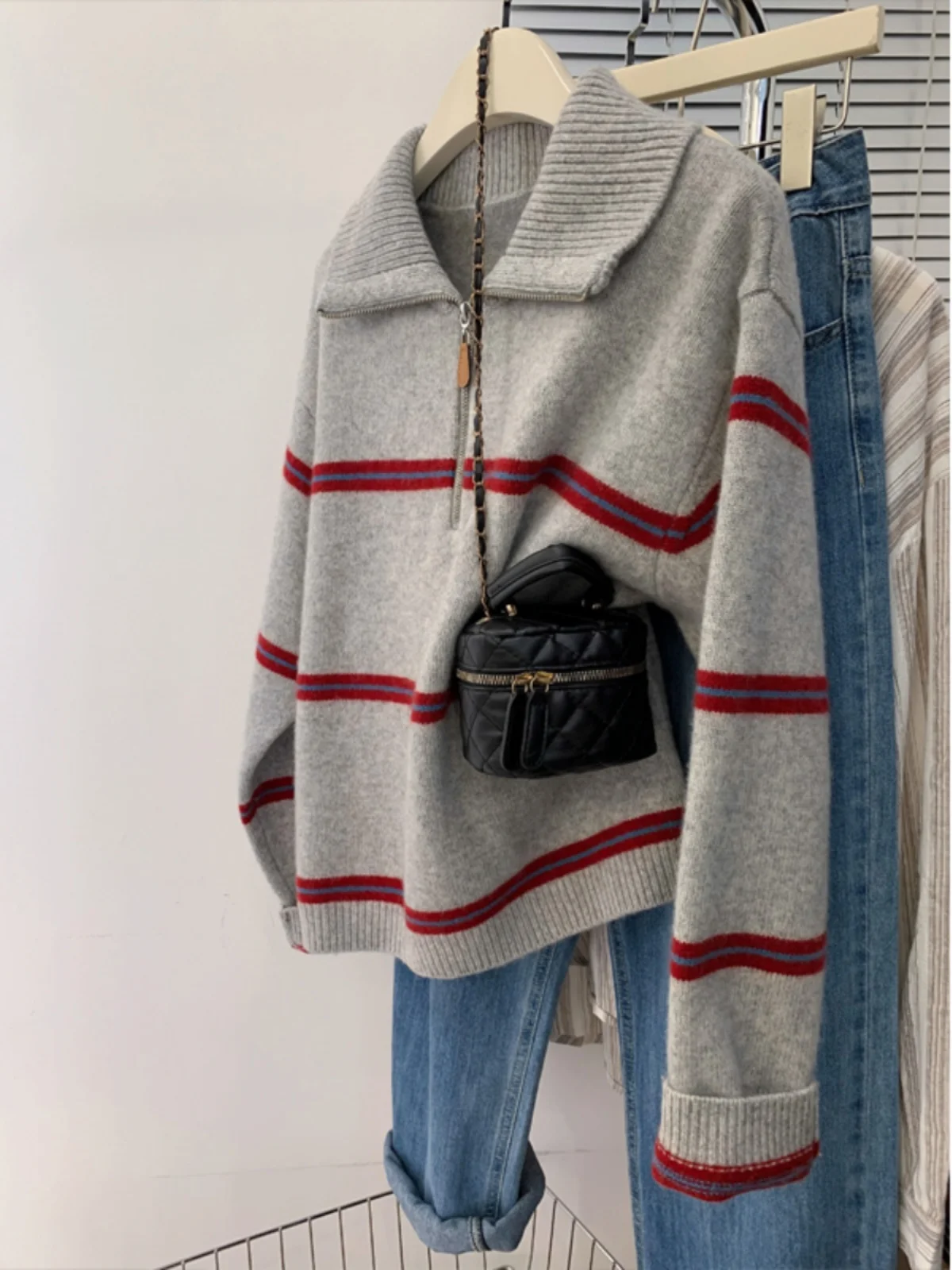 Women's Loose Knitted Stripe Sweater Autumn Winter New Lazy Style Overhead Bottoming Sweatshirt Half Zipper Collar
Women's Loose Knitted Stripe Sweater Autumn Winter New Lazy Style Overhead Bottoming Sweatshirt Half Zipper Collar