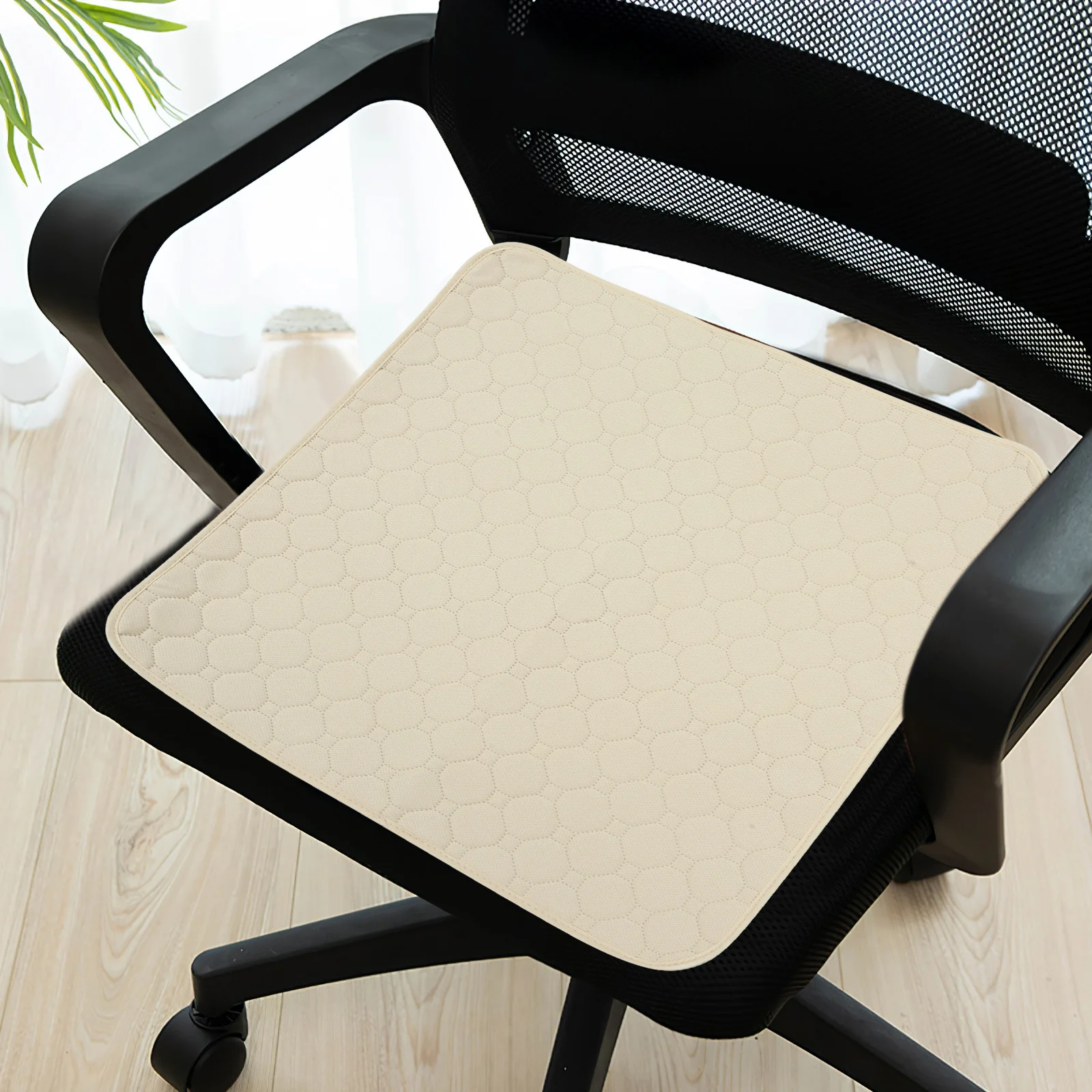 Reusable Waterproof Seat Protector Pad Soft Chair Cushion for Sofa Wheelchair Car Seat Washable Daily Use Chair Pads
Reusable Waterproof Seat Protector Pad Soft Chair Cushion for Sofa Wheelchair Car Seat Washable Daily Use Chair Pads