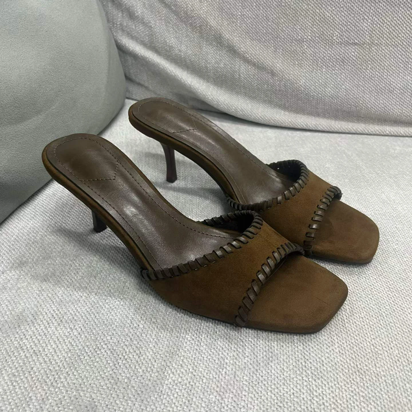 Retro Brand Designer Topstitched Heel Mules Slippers Women Sexy Square-Toe High Stiletto Heels Ladies Elegant Topstitch Sandals
Retro Brand Designer Topstitched Heel Mules Slippers Women Sexy Square-Toe High Stiletto Heels Ladies Elegant Topstitch Sandals