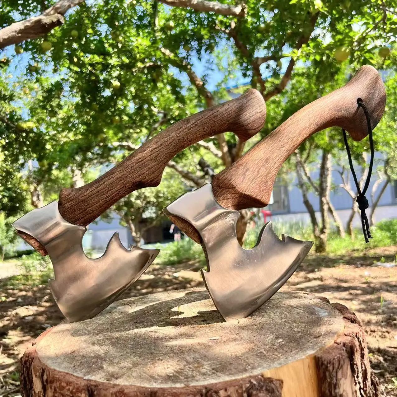 32CM Nordic New Manganese Steel Forging Mirror Process Pioneering Tactical Axe with High Hardness Camping Survival Equipment
32CM Nordic New Manganese Steel Forging Mirror Process Pioneering Tactical Axe with High Hardness Camping Survival Equipment