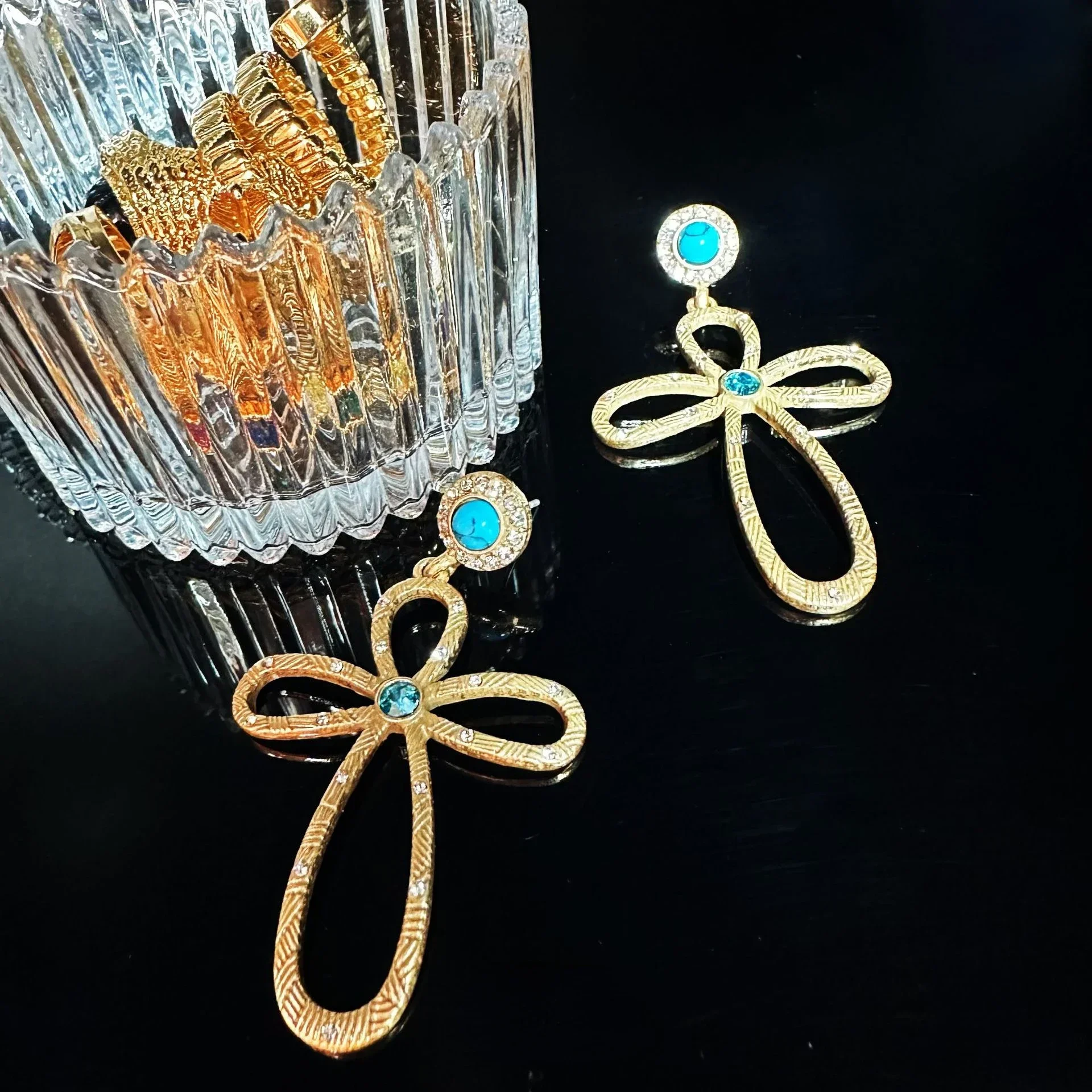Vintage Turquoise Long Flowers Drop Earrings for Women Delicacy Hollow Cross Flower Ancient Method Gold Color Earrings Jewelry
Vintage Turquoise Long Flowers Drop Earrings for Women Delicacy Hollow Cross Flower Ancient Method Gold Color Earrings Jewelry