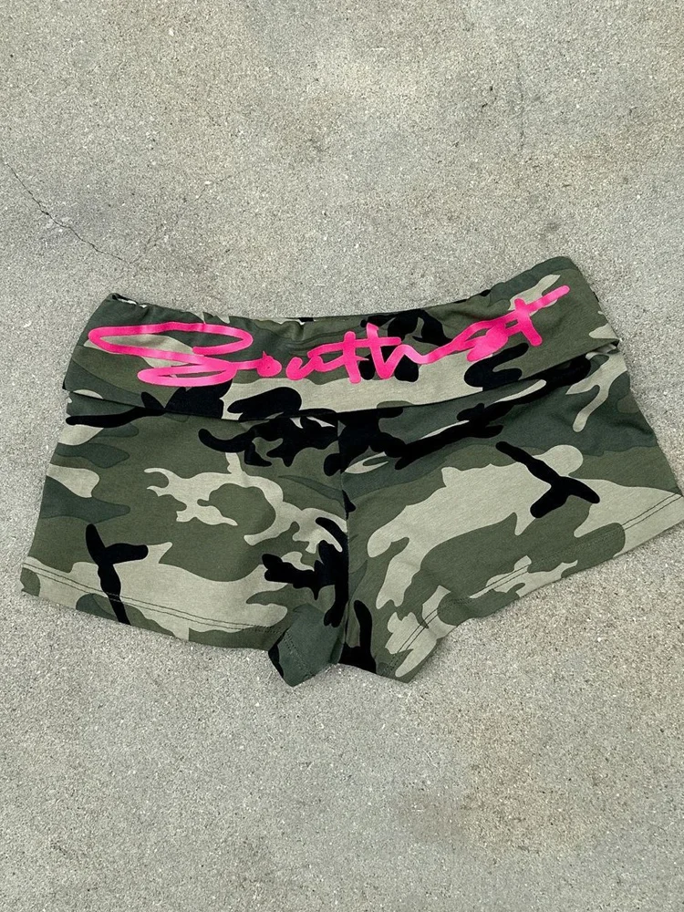 Y2K camouflage printed women's two-piece set, sleeveless crop top, sweet and spicy girl, low waisted shorts, streetwear
Y2K camouflage printed women's two-piece set, sleeveless crop top, sweet and spicy girl, low waisted shorts, streetwear