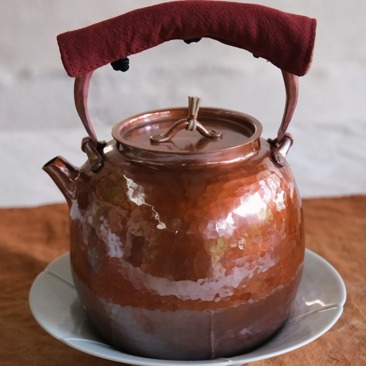 Handmade Pure Copper Tea Pot Red Copper Retro Lovely 1200ml Kettle Red Copper Boiling Tea Pot
Handmade Pure Copper Tea Pot Red Copper Retro Lovely 1200ml Kettle Red Copper Boiling Tea Pot