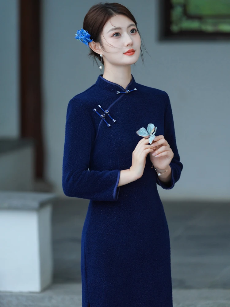 Женское классическое синее традиционное китайское платье-ципао с длинными рукавами, теплое, зимнее, модное, больших размеров
Женское классическое синее традиционное китайское платье-ципао с длинными рукавами, теплое, зимнее, модное, больших размеров