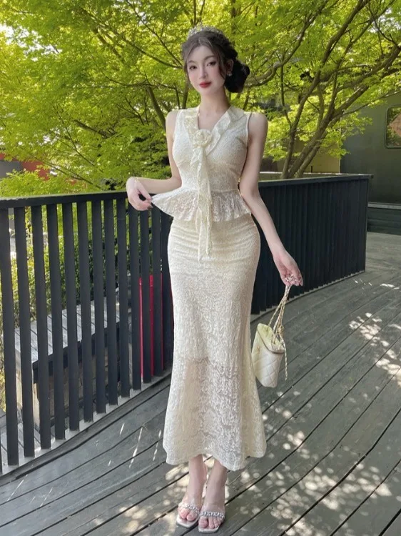 Elegant Lace V-neck Top And High-waisted Skirt Two-piece Set for Women Sexy Bodycon Summer Fashion Chic Elastic No-sleeve
Elegant Lace V-neck Top And High-waisted Skirt Two-piece Set for Women Sexy Bodycon Summer Fashion Chic Elastic No-sleeve