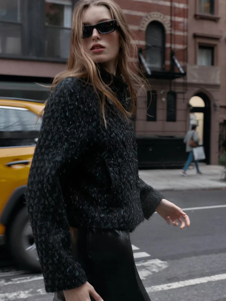 Chic Metallic Thread Short Women Jacket Casual Double Breasted Stand Collar Pockets Jackets 2025 New Lady Daily High Street Coat
Chic Metallic Thread Short Women Jacket Casual Double Breasted Stand Collar Pockets Jackets 2025 New Lady Daily High Street Coat