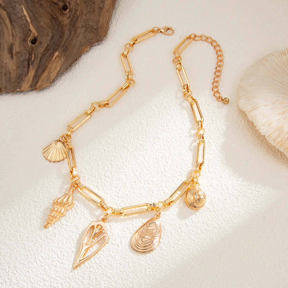 New Fashion Clavicle Chains Irregular Geometric Shell Pendant Necklaces for Women Punk Jewelry Holiday Party Neck Accessories
New Fashion Clavicle Chains Irregular Geometric Shell Pendant Necklaces for Women Punk Jewelry Holiday Party Neck Accessories
