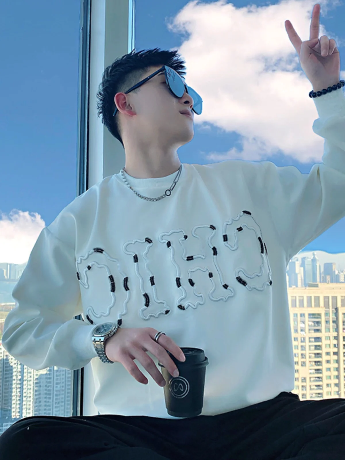 Elegant Embroidered round Neck Sweatshirt Men's Casual Long Sleeve T-Shirt Spring Autumn New Style Fashion Brand Streetwear
Elegant Embroidered round Neck Sweatshirt Men's Casual Long Sleeve T-Shirt Spring Autumn New Style Fashion Brand Streetwear