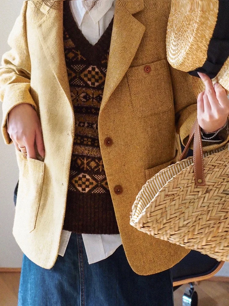 Retro Briti 60% Woolen Premium Yellow V-Cheered Suit Jaet for Women Autumn Winter Faion Straight Cut Long Sve Coat
Retro Briti 60% Woolen Premium Yellow V-Cheered Suit Jaet for Women Autumn Winter Faion Straight Cut Long Sve Coat