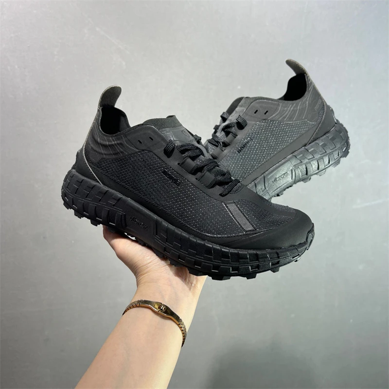 Fall Retro - comeback casual sports shoes, nostalgic style, modern wear
Fall Retro - comeback casual sports shoes, nostalgic style, modern wear
