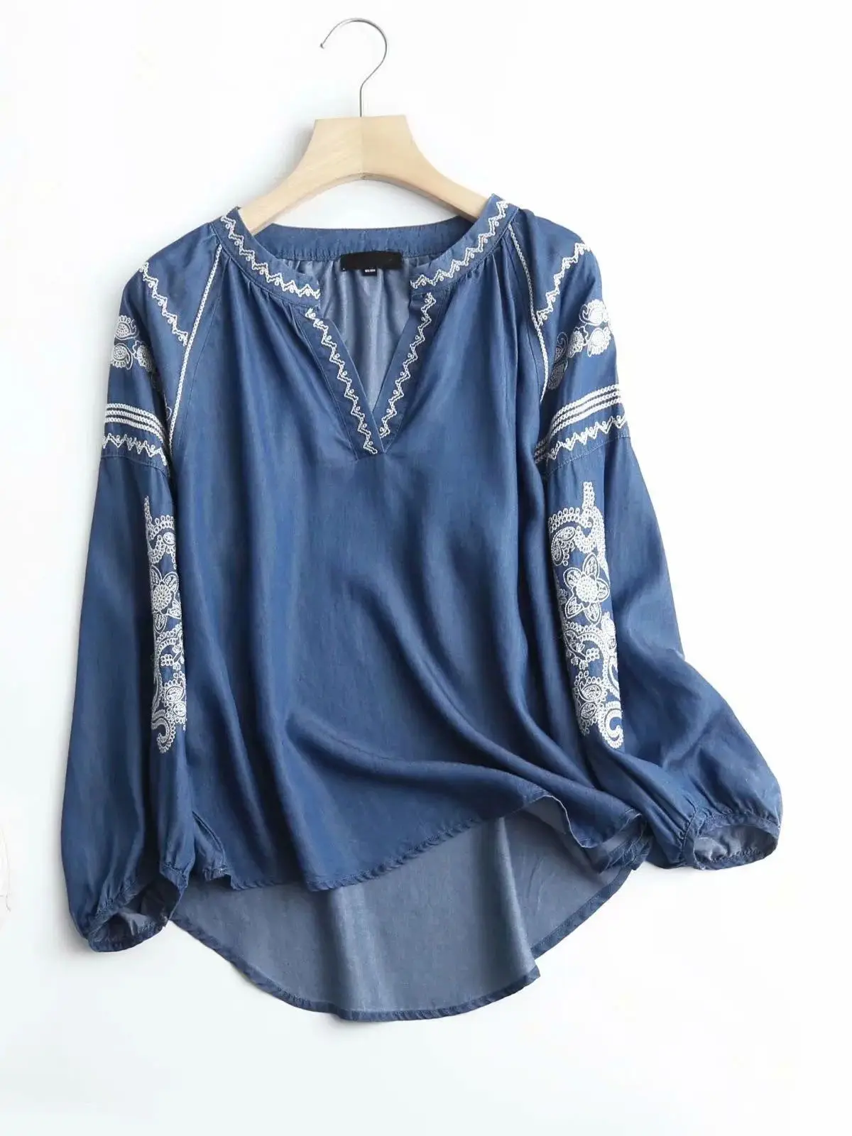 Spring Embroidery Cotton Denim Shirt Women Casual V Neck Short Sleeve Cleanfit Thin Model Female Clothing
Spring Embroidery Cotton Denim Shirt Women Casual V Neck Short Sleeve Cleanfit Thin Model Female Clothing