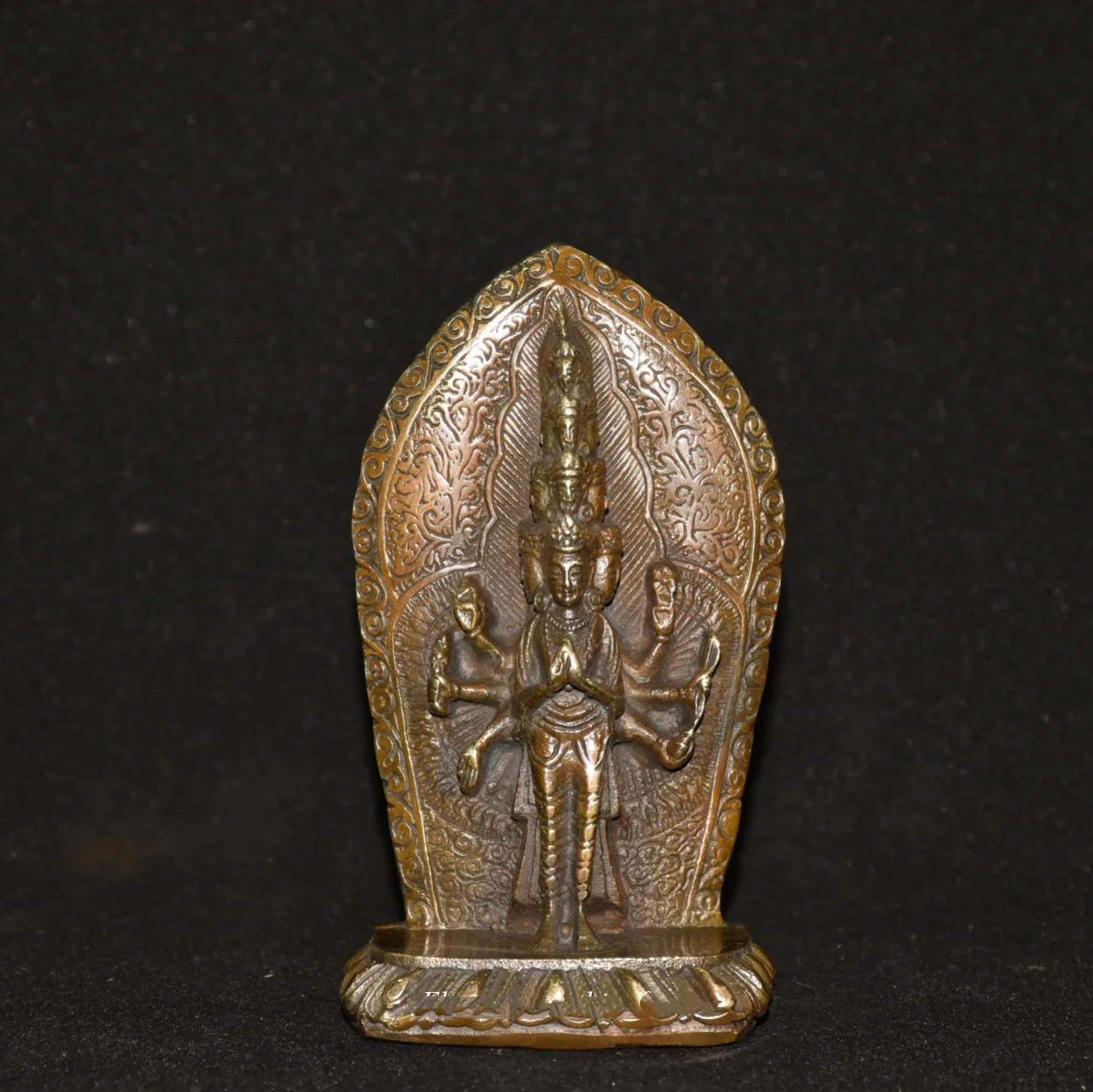 Collect Pure Copper and Purple Copper Station Thousand Handed Guanyin Ornaments Statue
Collect Pure Copper and Purple Copper Station Thousand Handed Guanyin Ornaments Statue
