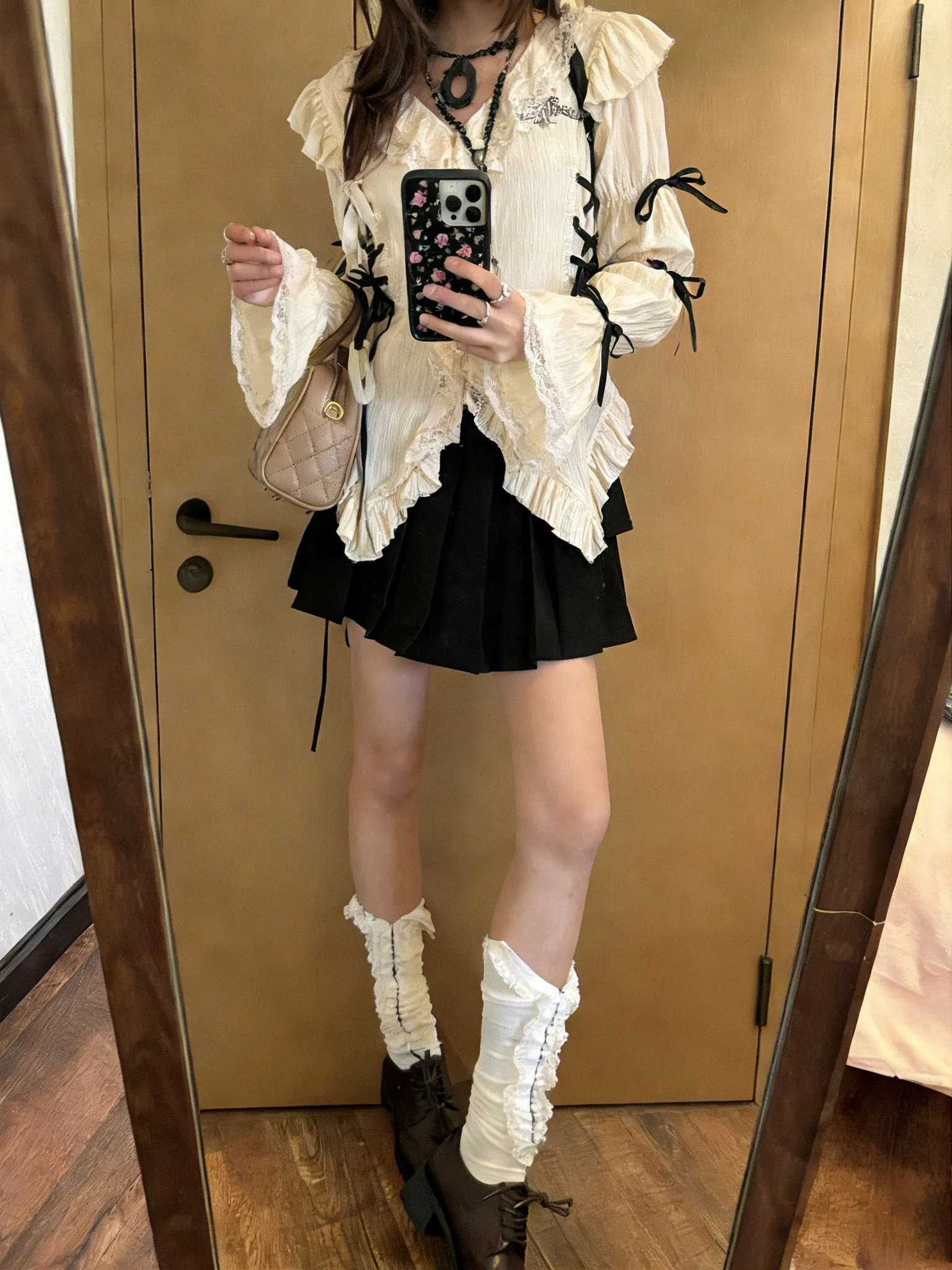 Retro Korean Sle Lace Bubble Sve irt Women's Summer Knot Tailored Waist Belted Top V-Ne Long Sve OL Sle
Retro Korean Sle Lace Bubble Sve irt Women's Summer Knot Tailored Waist Belted Top V-Ne Long Sve OL Sle