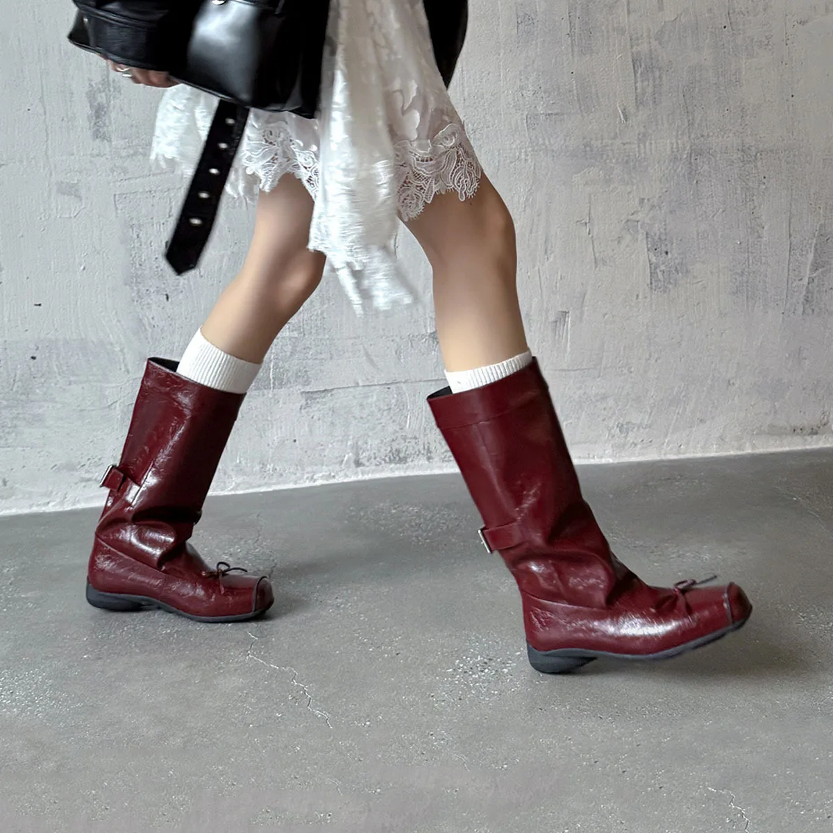 Arden Furtado Autumn Burgundy cowhide bowknot Mid-Calf boots Square toe slip-on Middle heel Modern boots Large size Boots
Arden Furtado Autumn Burgundy cowhide bowknot Mid-Calf boots Square toe slip-on Middle heel Modern boots Large size Boots
