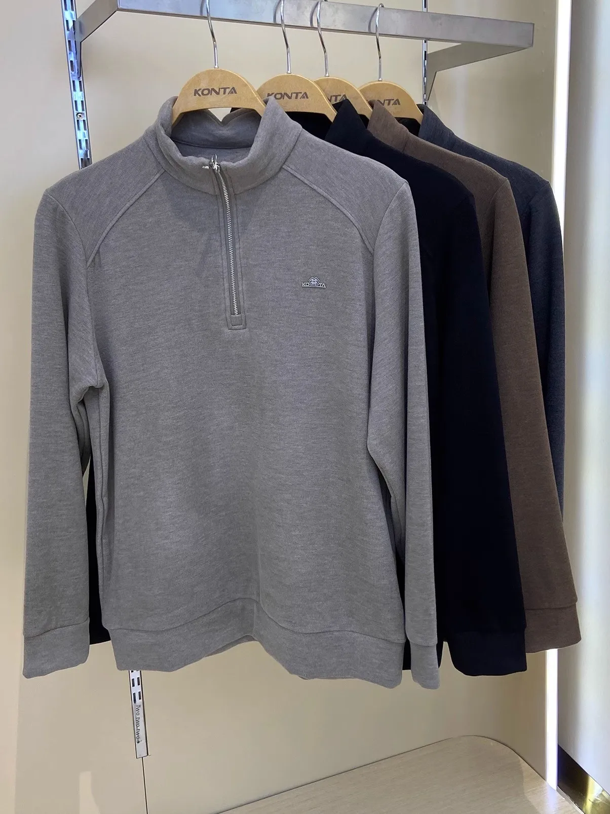 KONTA Men's Thiened Camere Protein Floing f Zipper Stand Collar T-irt Casual Top Wear Outerwear Base irt
KONTA Men's Thiened Camere Protein Floing f Zipper Stand Collar T-irt Casual Top Wear Outerwear Base irt