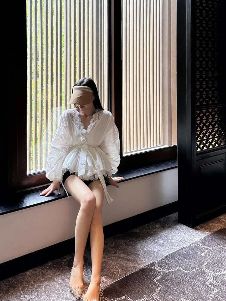 Льняная блузка MadmanM с кружевной отделкой, пышным подолом и поясом, с длинными рукавами, женская, для защиты от солнца, дышащая, с V-образным вырезом, летняя
Льняная блузка MadmanM с кружевной отделкой, пышным подолом и поясом, с длинными рукавами, женская, для защиты от солнца, дышащая, с V-образным вырезом, летняя