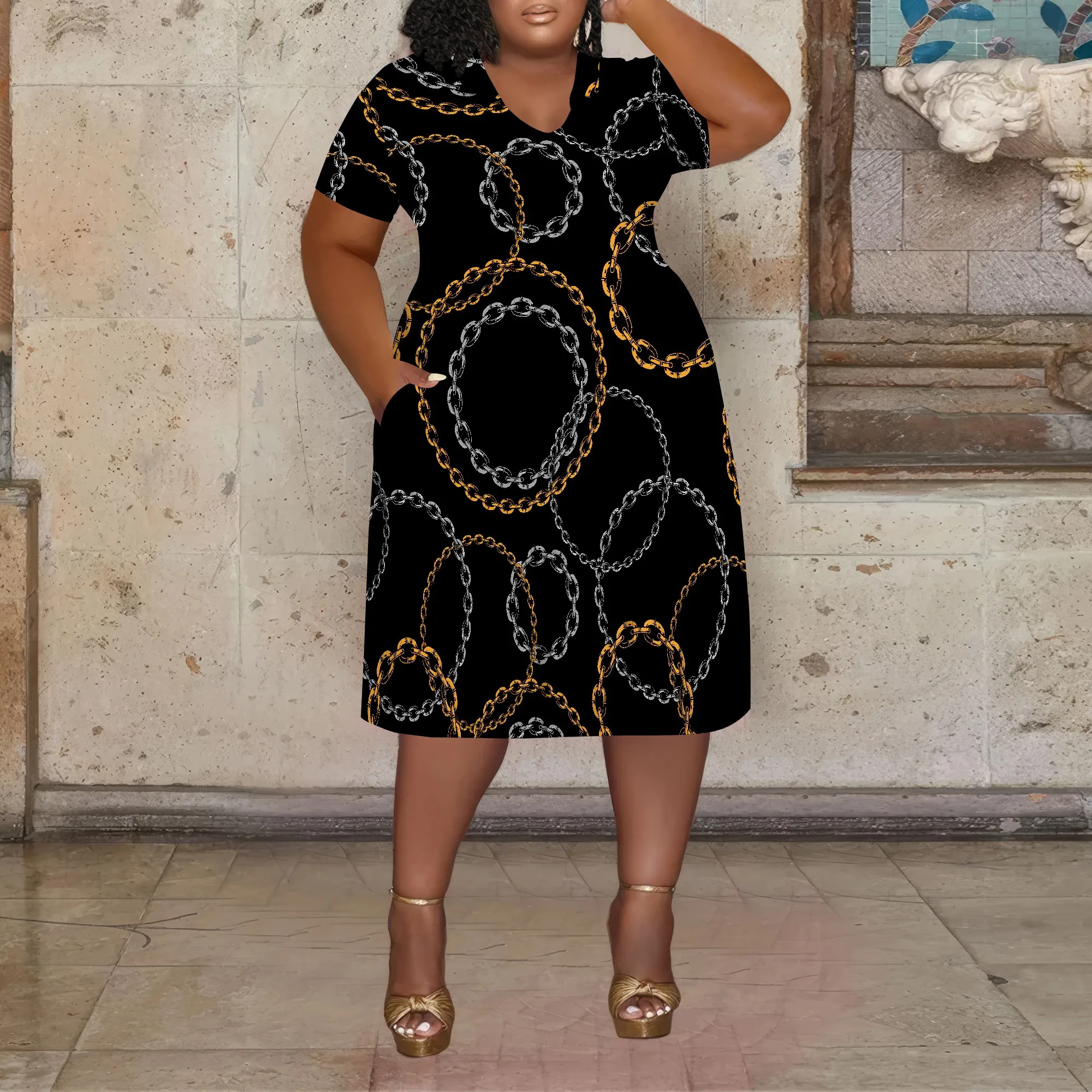 Plus Size Black Gold Chain Print V-Neck Short Sleeve Casual Midi Dress with Pockets
Plus Size Black Gold Chain Print V-Neck Short Sleeve Casual Midi Dress with Pockets