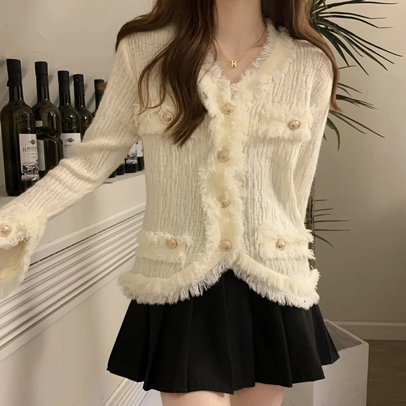 Women Vintage Design Sense Mock Pocket Long Sleeves Knitted Cardigan Comfortable Temperament Versatile V Neckline Sweater Winter
Women Vintage Design Sense Mock Pocket Long Sleeves Knitted Cardigan Comfortable Temperament Versatile V Neckline Sweater Winter