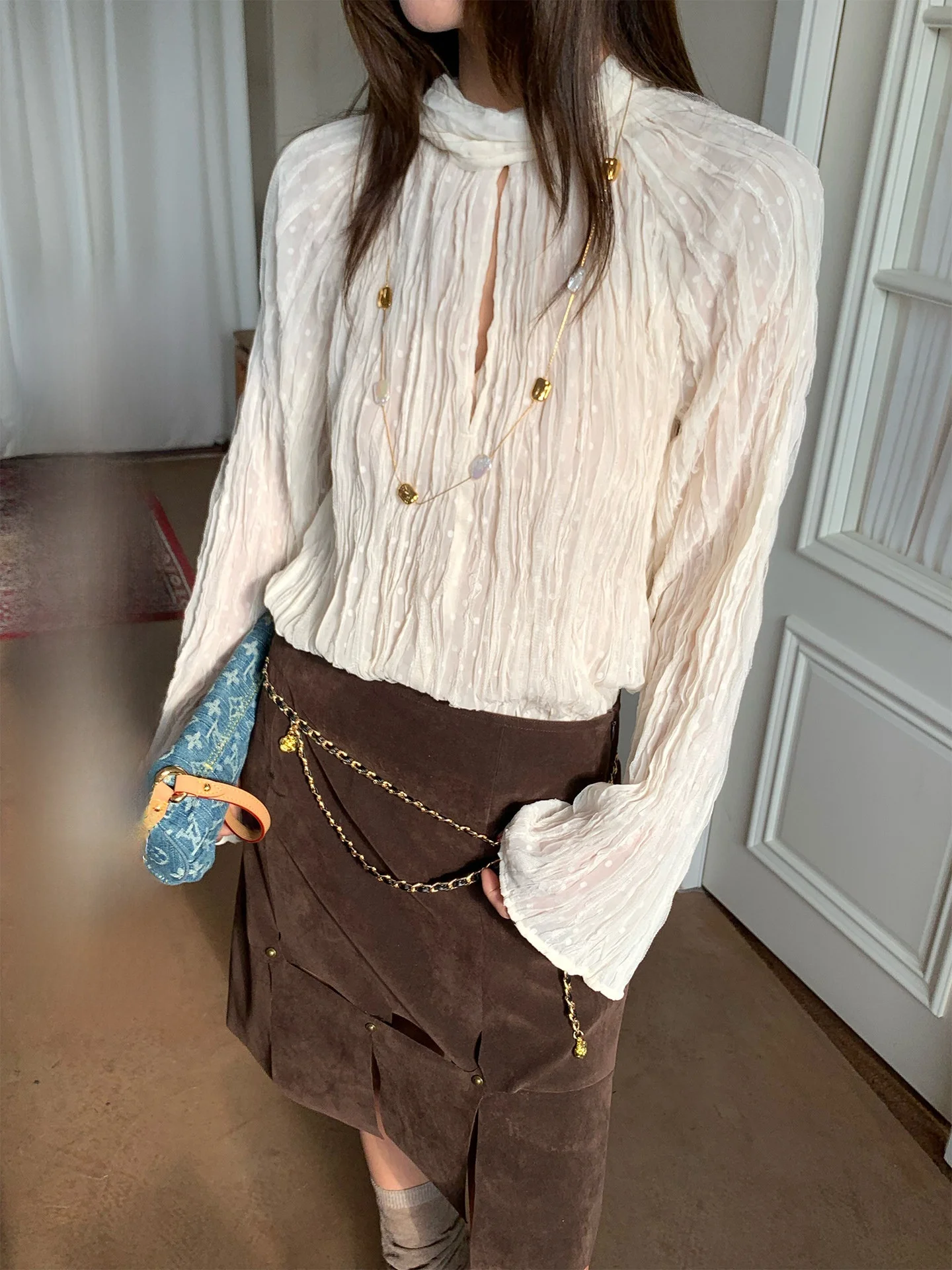 Elegant Style Women's Long Sleeve Shirt Textured Pleated Design Spring Summer New Arrival Small Audience Design Sense
Elegant Style Women's Long Sleeve Shirt Textured Pleated Design Spring Summer New Arrival Small Audience Design Sense