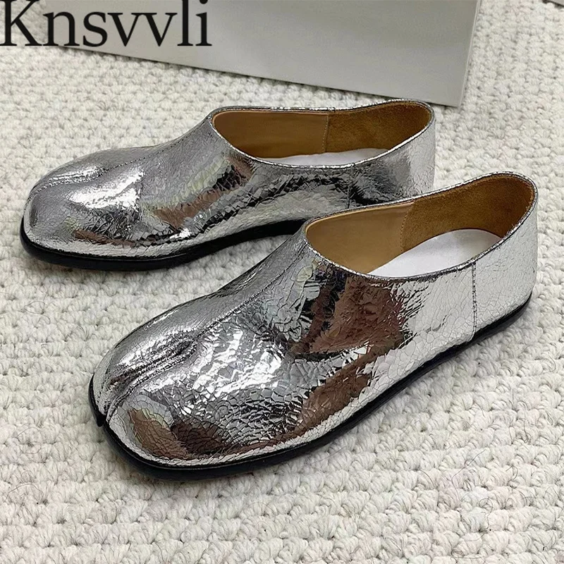 HIgh Quality Split Toe Shoes Woman Genuine Leather Black White Silver Loafers Woman Casual Flat Shoes For Women Zapatos Mujer
HIgh Quality Split Toe Shoes Woman Genuine Leather Black White Silver Loafers Woman Casual Flat Shoes For Women Zapatos Mujer