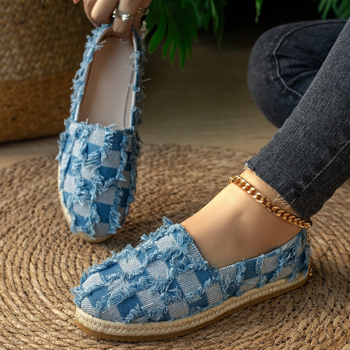 Women's Spring and Autumn Outdoor Leisure Simple Large Size Non-Slip Canvas Shoes 2026 New Fashion Checkerboard Square Loafers
Women's Spring and Autumn Outdoor Leisure Simple Large Size Non-Slip Canvas Shoes 2026 New Fashion Checkerboard Square Loafers