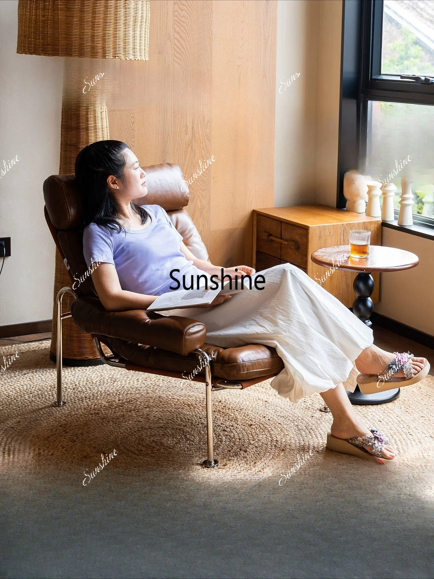 Medieval first-layer cowhide retro single chair simple leisure chair
Medieval first-layer cowhide retro single chair simple leisure chair