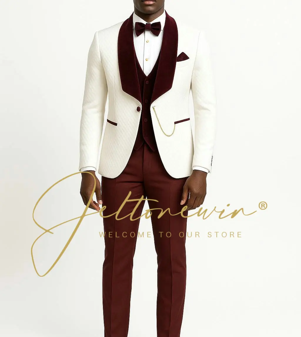 Мужской костюм-тройка с маленькой клетчатой белой курткой — бордовый бархатный лацкан, жилет и брюки, золотая цепочка для свадьбы и Ga
Мужской костюм-тройка с маленькой клетчатой белой курткой — бордовый бархатный лацкан, жилет и брюки, золотая цепочка для свадьбы и Ga