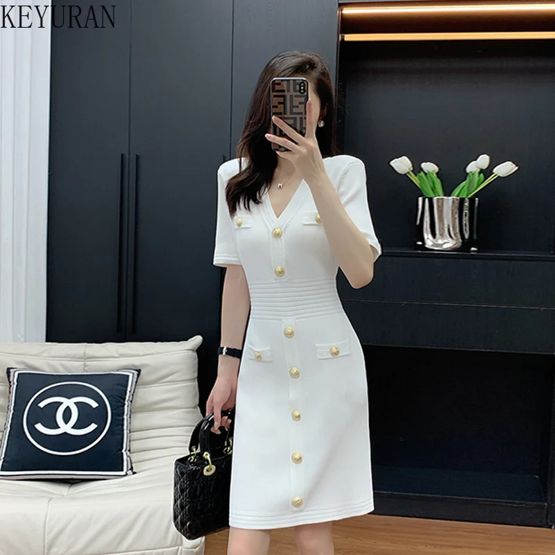 2025 New Summer Ice Silk Knitted Dress for Women V-neck Short Sleeve Metal Buttons High Waist Slim Knitted Long Women's Dresses
2025 New Summer Ice Silk Knitted Dress for Women V-neck Short Sleeve Metal Buttons High Waist Slim Knitted Long Women's Dresses