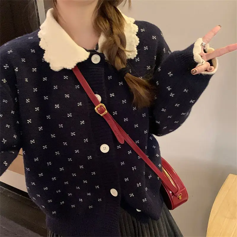 Lace Contrasting Doll Collar Sweater Jacket Sweet Fresh and Fashionable Age-reducing Round Neck Knitted Cardigan
Lace Contrasting Doll Collar Sweater Jacket Sweet Fresh and Fashionable Age-reducing Round Neck Knitted Cardigan