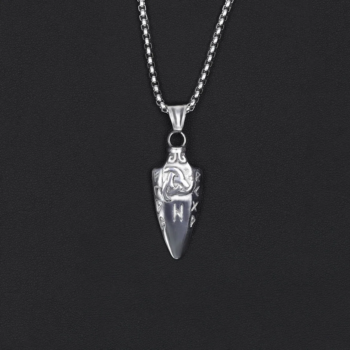 Personalized Domineering Triangle Spearhead Men's Couple Alloy Retro Hip-hop Arrow Necklace Pendant Jewelry
Personalized Domineering Triangle Spearhead Men's Couple Alloy Retro Hip-hop Arrow Necklace Pendant Jewelry