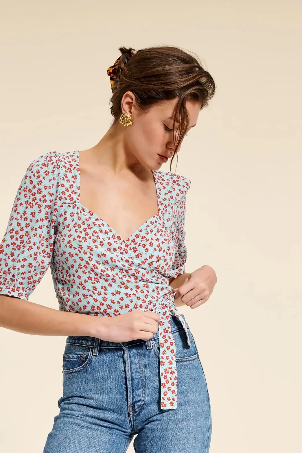 French Women's Lace-up Wrap Blouse Top Spring/Summer 2023 New Female Printed Blossom Bubble Sleeve V-Neck Slim Fit Shirt
French Women's Lace-up Wrap Blouse Top Spring/Summer 2023 New Female Printed Blossom Bubble Sleeve V-Neck Slim Fit Shirt
