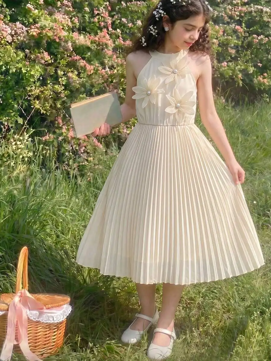 Elegant French Style White Halter Neck 3D Floral Pleated Dress For Daily Vacation Party
Elegant French Style White Halter Neck 3D Floral Pleated Dress For Daily Vacation Party