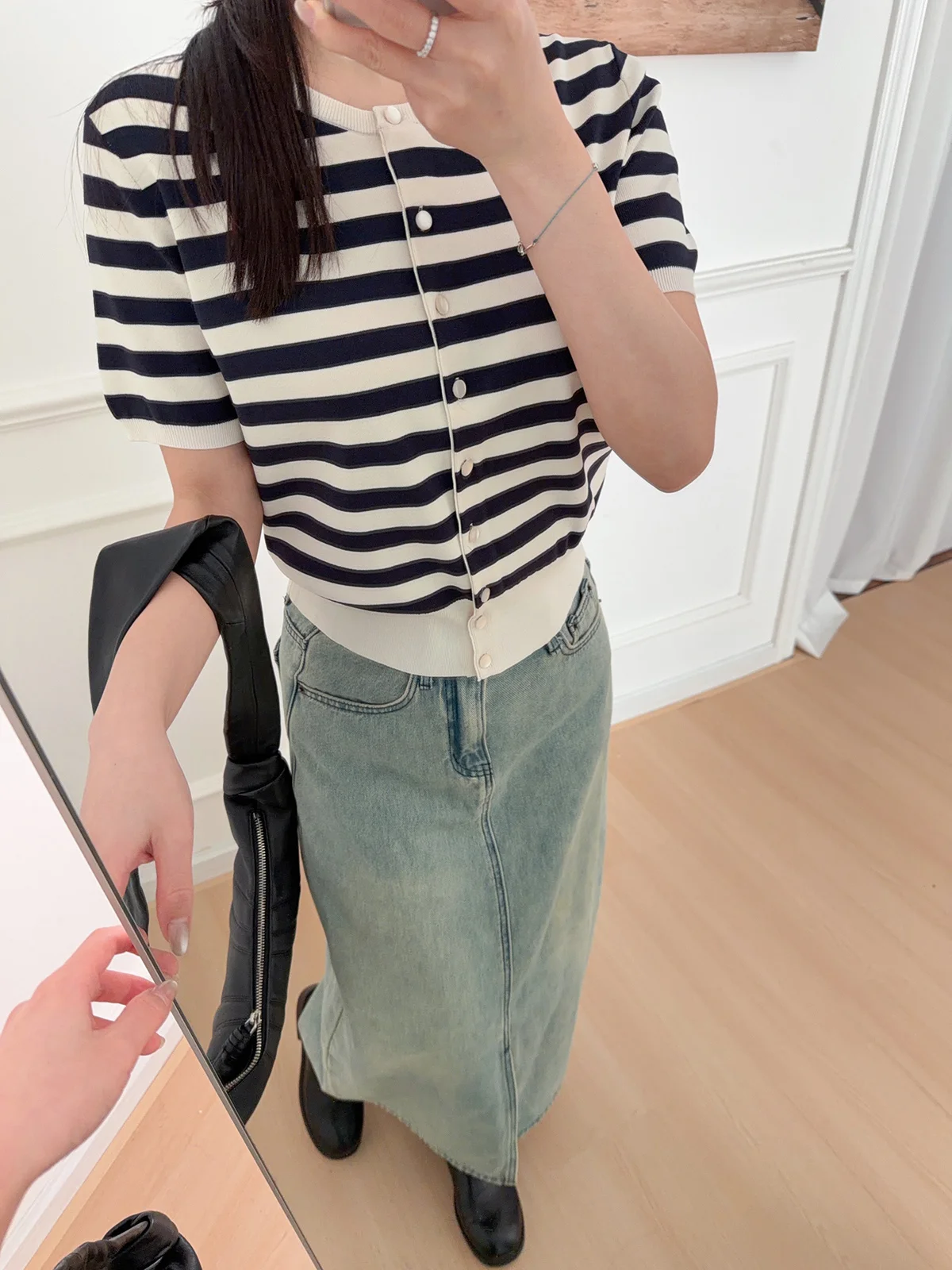 Spring New Style Slim Fit Striped Short Sleeve Knitted Ice Silk round Neck Breathable T Shirt Korean Style Commute Fashion
Spring New Style Slim Fit Striped Short Sleeve Knitted Ice Silk round Neck Breathable T Shirt Korean Style Commute Fashion