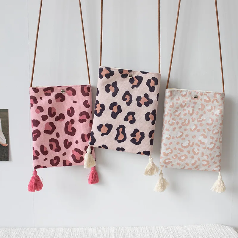 5pcs Coin Purses Leopard Print Polyester Vertical Style Cell Phone Crossbody Bag Mix Color
5pcs Coin Purses Leopard Print Polyester Vertical Style Cell Phone Crossbody Bag Mix Color