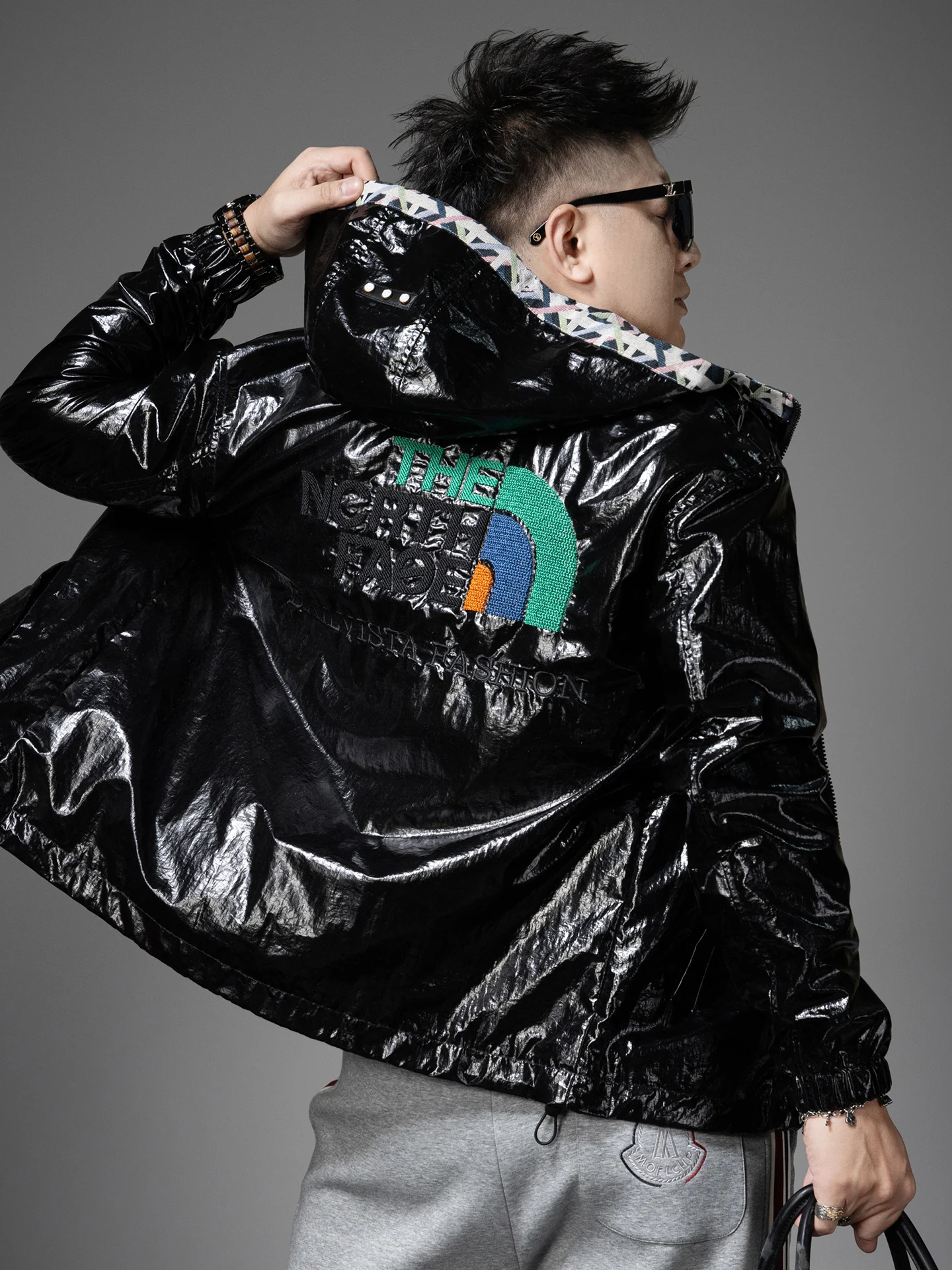 Мужская повседневная куртка Ele с вышивкой, легкая, премиум-класса, с капюшоном, на молнии, ветрозащитная, из полиэстера
Мужская повседневная куртка Ele с вышивкой, легкая, премиум-класса, с капюшоном, на молнии, ветрозащитная, из полиэстера