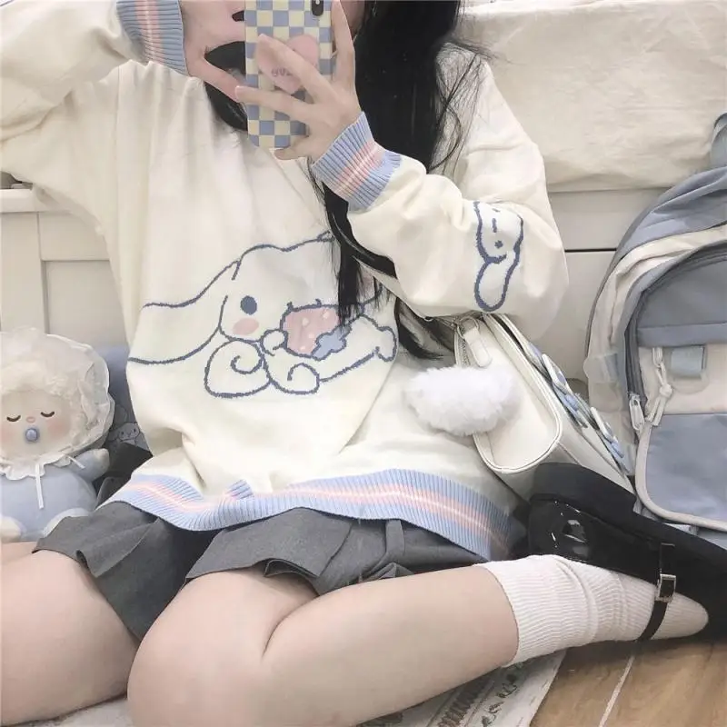 Женский жаккардовый свитер Sanrio Cinnamoroll, милый плюшевый мягкий и восковой пуловер с аниме, зимний свитер Jk, Женское пальто, Топ
Женский жаккардовый свитер Sanrio Cinnamoroll, милый плюшевый мягкий и восковой пуловер с аниме, зимний свитер Jk, Женское пальто, Топ