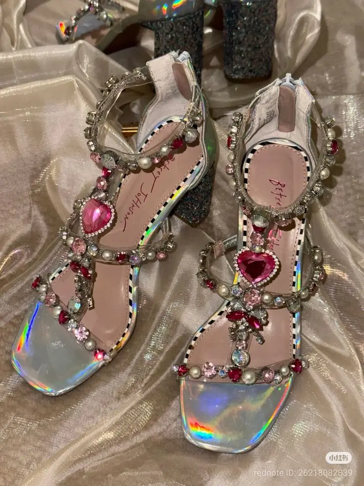 Летние женские сандалии с блестящими кристаллами и ремешком на щиколотке, модная обувь для вечеринок на массивном высоком каблуке с пряжкой и ремешком
Летние женские сандалии с блестящими кристаллами и ремешком на щиколотке, модная обувь для вечеринок на массивном высоком каблуке с пряжкой и ремешком