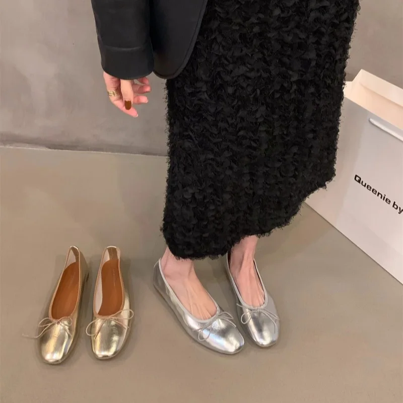2026 New French Style Silver Flat Shoes Women Gentle Ballet Loafers Soft Sole Casual Daily Dress Shoes Suitable Daily Footwear
2026 New French Style Silver Flat Shoes Women Gentle Ballet Loafers Soft Sole Casual Daily Dress Shoes Suitable Daily Footwear