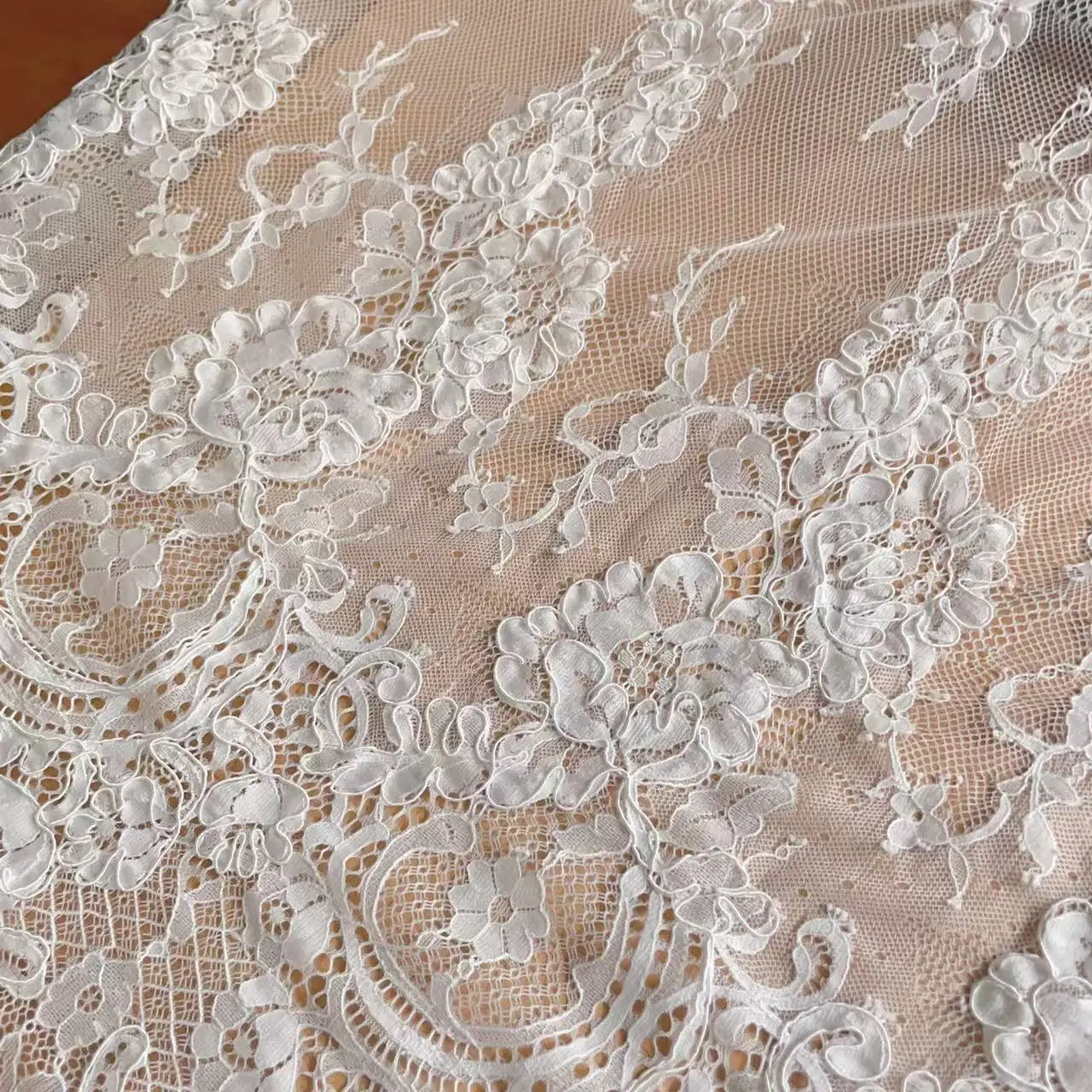 3M Cord Embroidery Eyelash Lace Fabric NEW for Wedding Dress DIY Sewing White African Fabrics Ideal for Elegant Bridal Gowns
3M Cord Embroidery Eyelash Lace Fabric NEW for Wedding Dress DIY Sewing White African Fabrics Ideal for Elegant Bridal Gowns