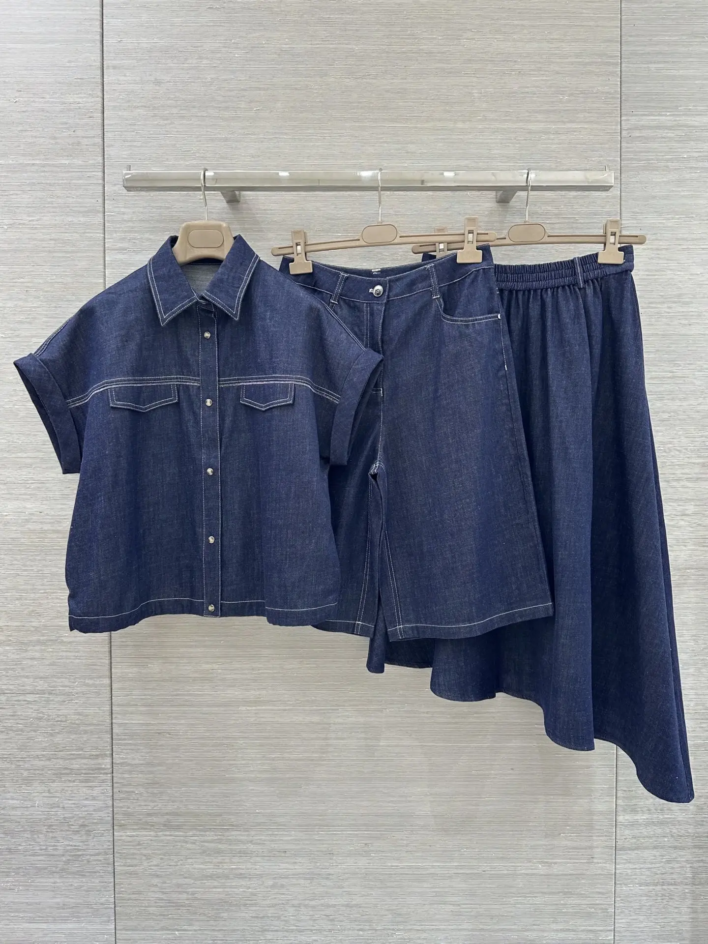 Women Cotton Blend Denim 3-Piece Set High Waist Shorts + A-Line Asymmetry Midi Skirt + Turn-down Collar Short Sleeve Jacket Suit
Women Cotton Blend Denim 3-Piece Set High Waist Shorts + A-Line Asymmetry Midi Skirt + Turn-down Collar Short Sleeve Jacket Suit