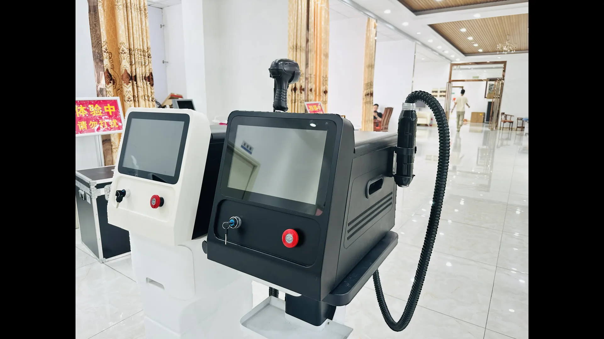 Tattoo Remover Machine, Beauty Instrument for Removing Pigmentation in Beauty Salons
Tattoo Remover Machine, Beauty Instrument for Removing Pigmentation in Beauty Salons