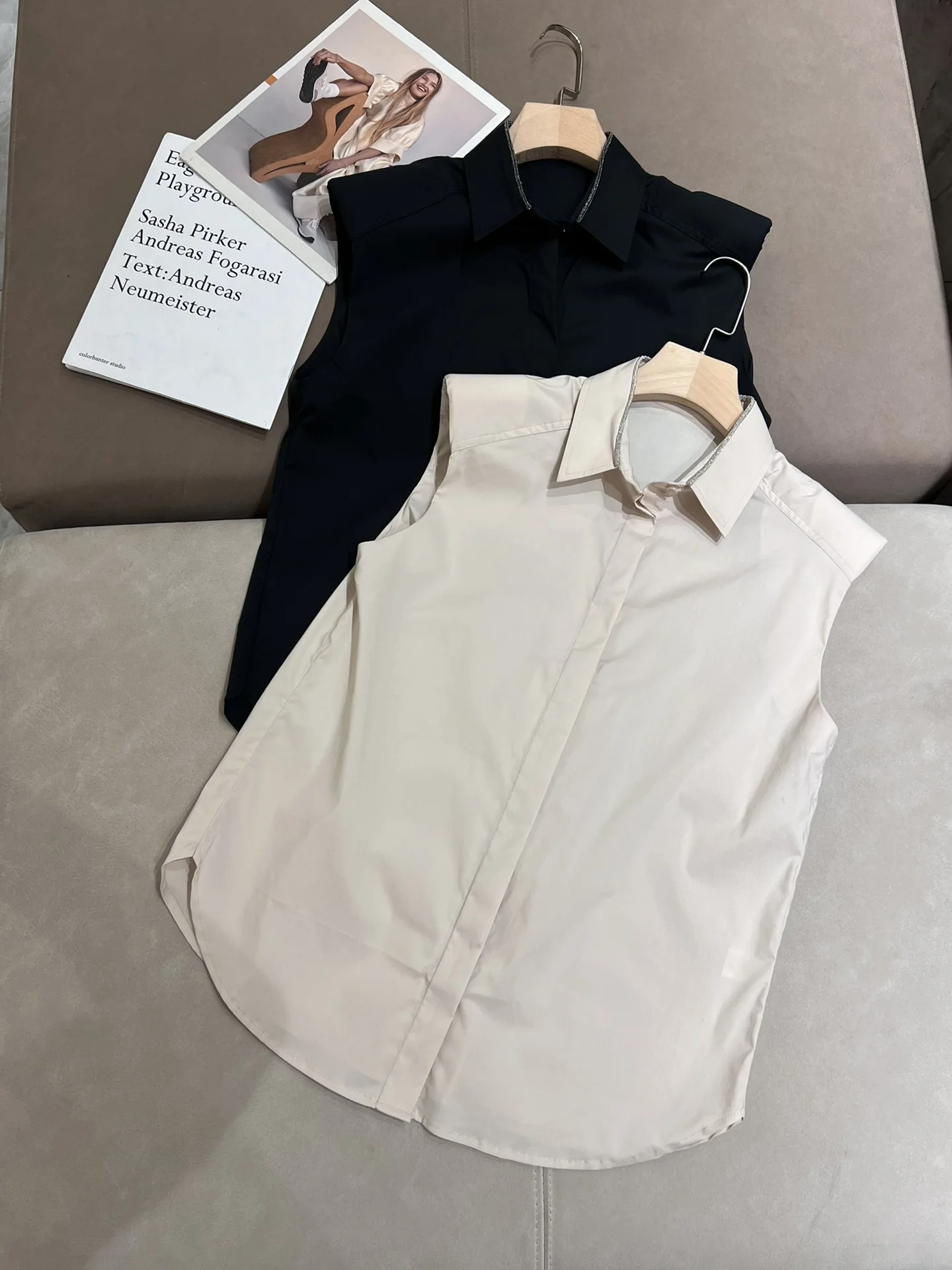 2025 summer women's sleeveless cotton lapel beaded shirt fashionable casual top
2025 summer women's sleeveless cotton lapel beaded shirt fashionable casual top